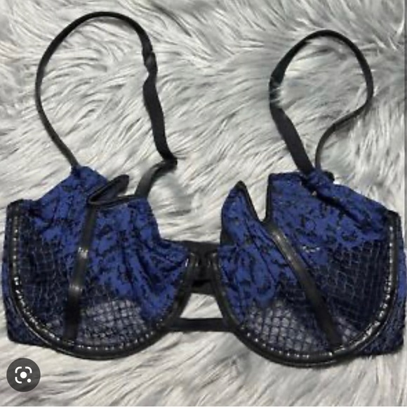 Very Sexy lace and faux leather balconet bra and matching panty - Picture 3 of 5